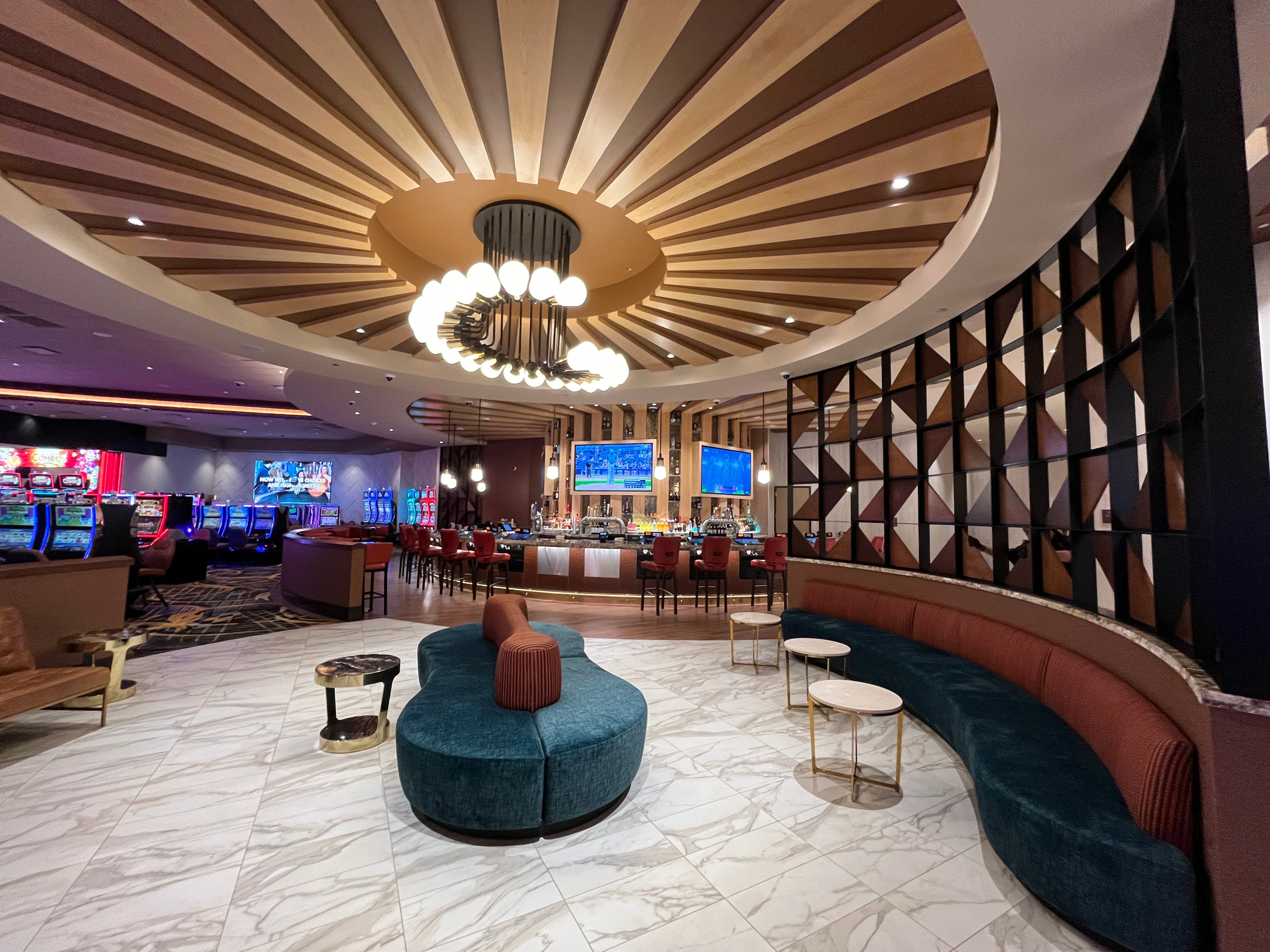 Lobby Bar - Gaff Spear Bar - Casino Bar